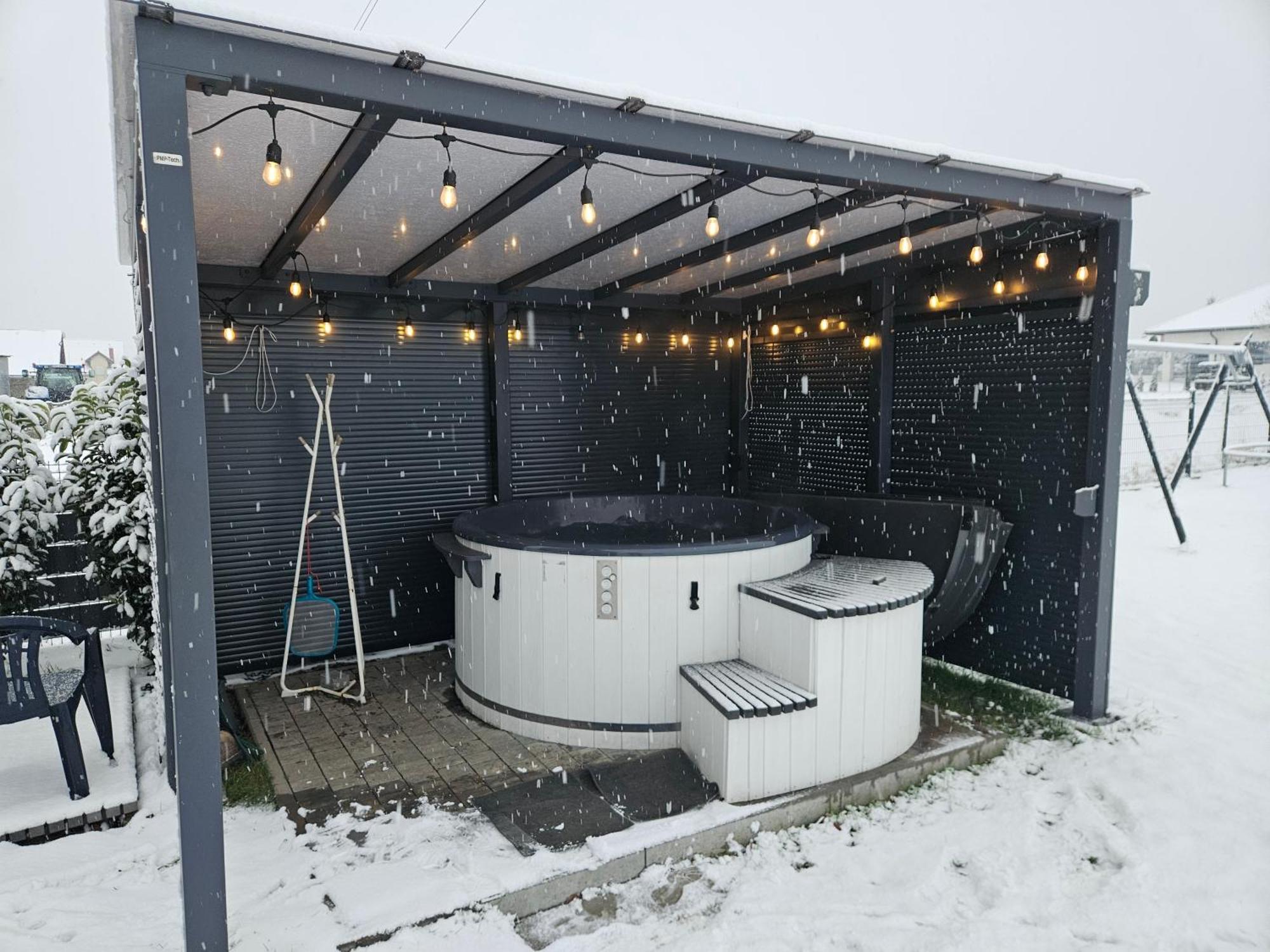 Holiday home Na Wylacznosc ,bania Z Jacuzzi. Gory, Jezioro, Las.